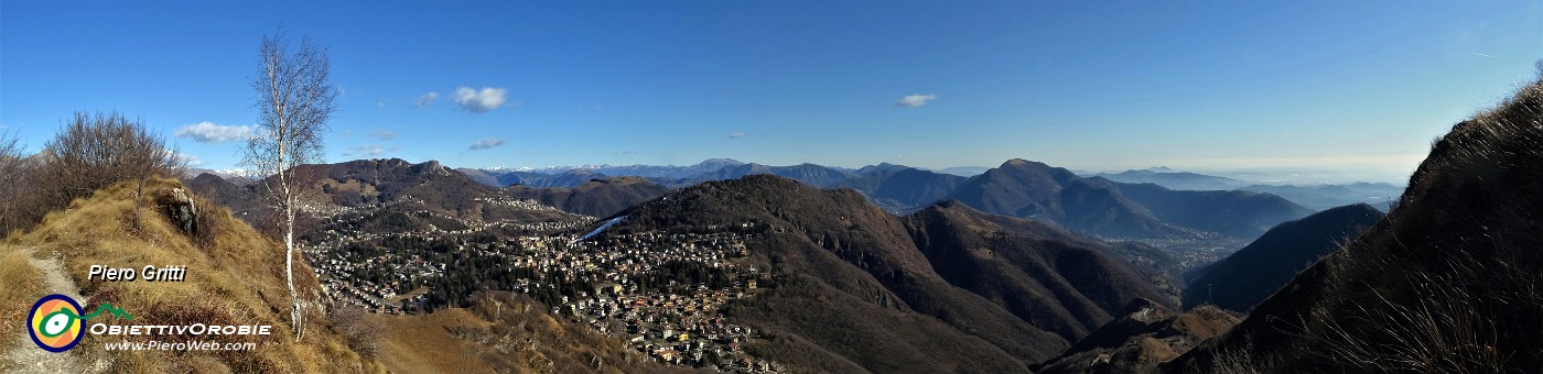 22 Panoramica sull'atopiano Selvino-Aviatico,, sulla Valle del Carso e verdo la Val Seriana.jpg